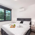 La Vie Villa *